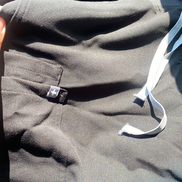 FIGS - Picture 6 of 12